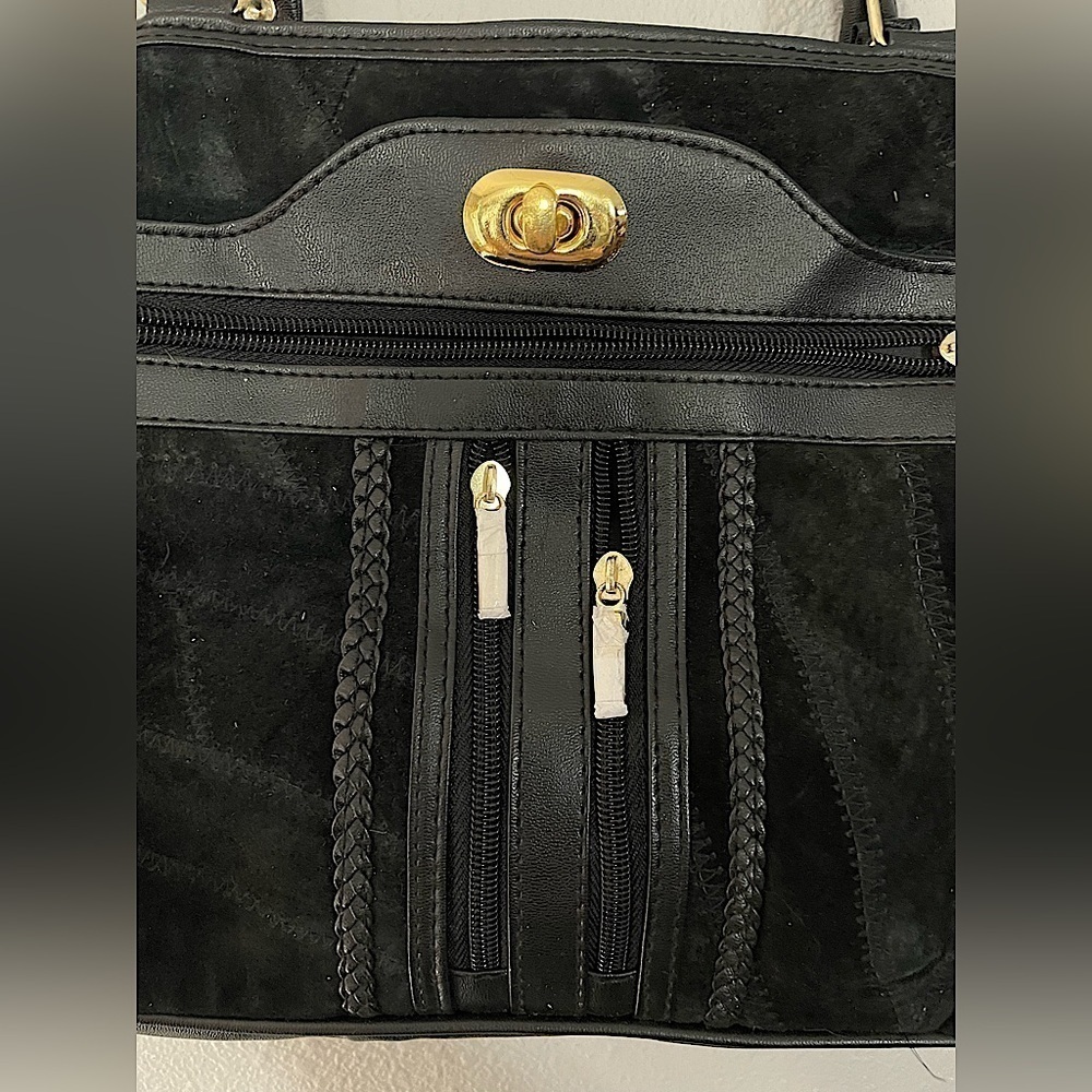 NWOT Black Suede unbranded 3 pocket handbag with stitch work - Picture 2 of 7